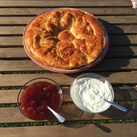 Chalet Guest Homes Leshten