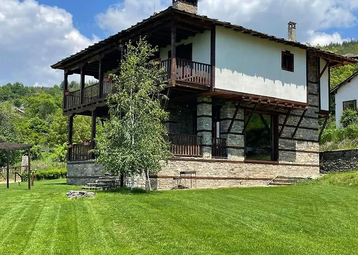 Guest Homes * Leshten